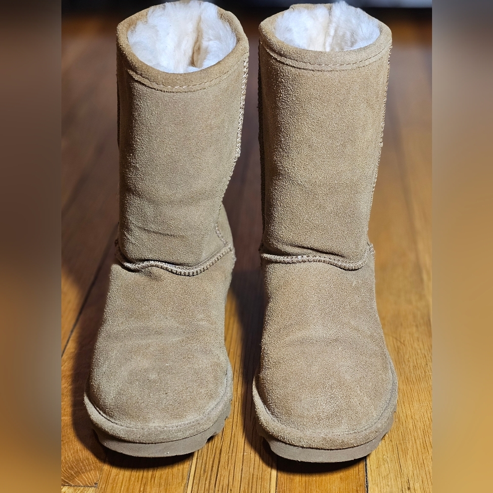 Bearpaw Elle Short Tan Boots Sheepskin Wool Lining Women's Size 6